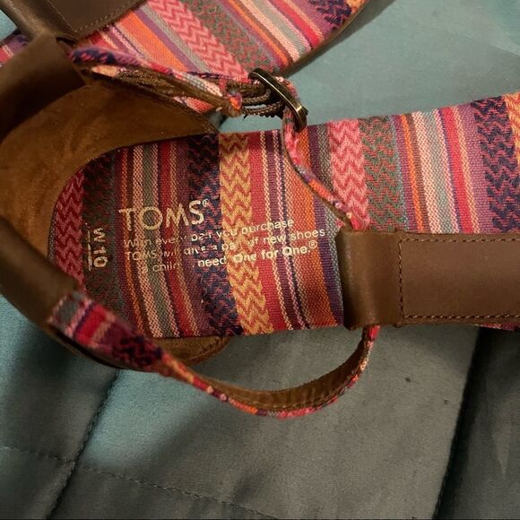 Toms Playa T-Strap Brown Leather & Multicolored Striped Sandals - Picture 4 of 5